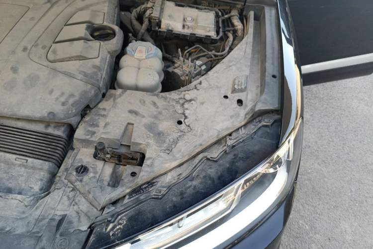 Used Audi Q7 2016 45 TFSI Technology Edition Engine Bay Left