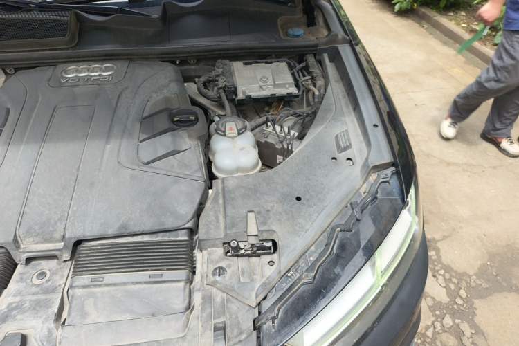 Used Audi Q7 2016 45 TFSI Technology Edition Engine Bay Left