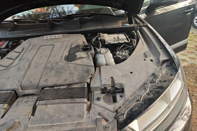 Used Audi Q7 2016 45 TFSI Technology Edition Engine Bay Left