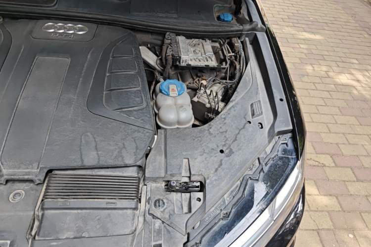 Used Audi Q7 2016 40 TFSI Comfort Model Engine Bay Left