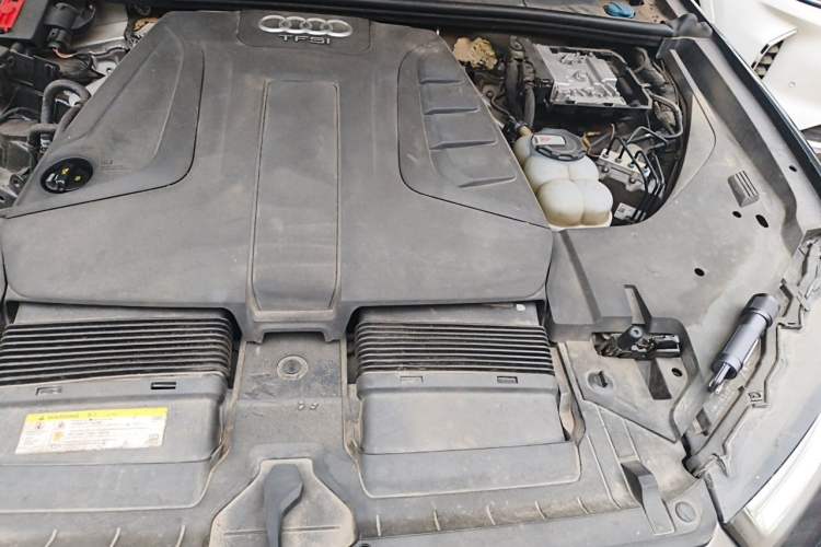 Used Audi Q7 2016 40 TFSI Comfort Model Engine Bay Left