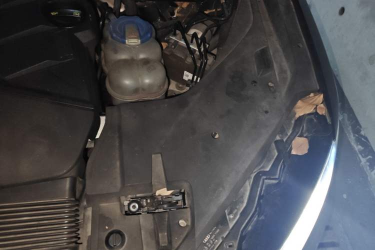 Used Audi Q7 2016 45 TFSI Technology Edition Engine Bay Left