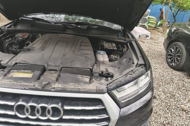 Used Audi Q7 2016 40 TFSI Comfort Model Engine Bay Left