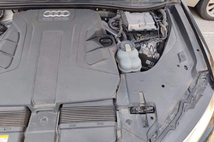 Used Audi Q7 2016 45 TFSI Technology Edition Engine Bay Left