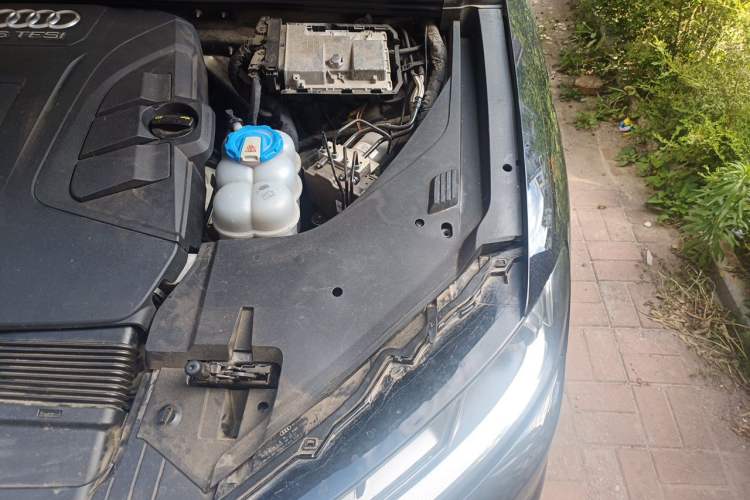 Used Audi Q7 2016 45 TFSI Technology Edition Engine Bay Left