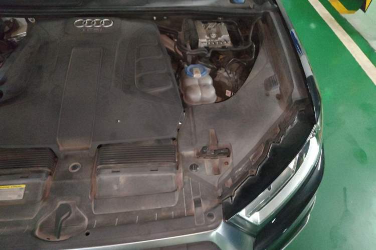 Used Audi Q7  Engine Bay Left
