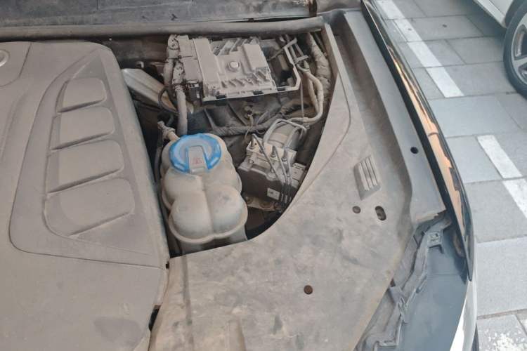 Used Audi Q7 2016 40 TFSI Comfort Model Engine Bay Left