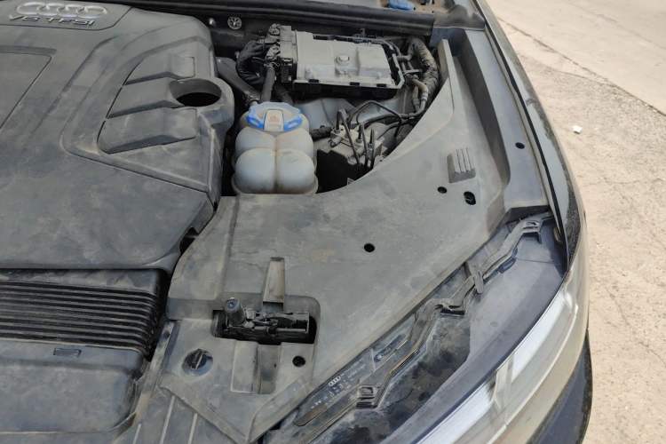 Used Audi Q7  Engine Bay Left