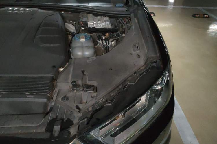 Used Audi Q7 2016 40 TFSI Comfort Model Engine Bay Left