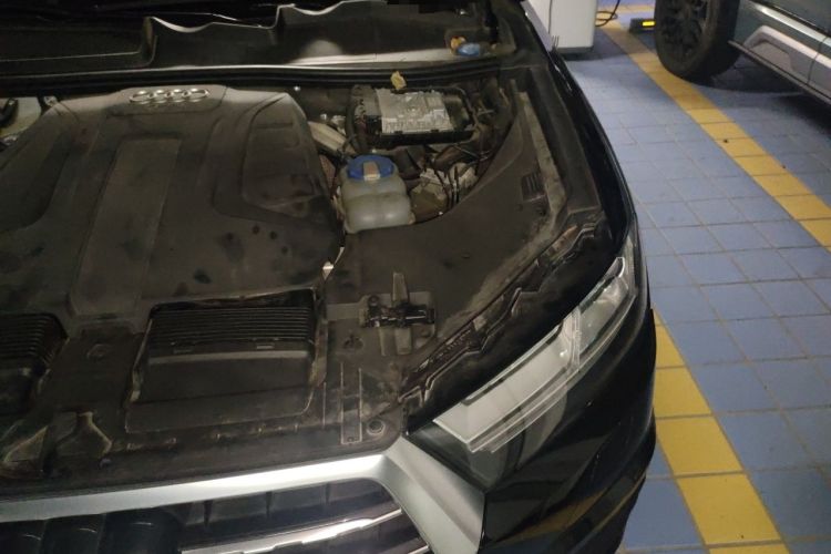 Used Audi Q7 2016 40 TFSI S line Sport Edition Engine Bay Left