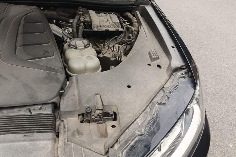 Used Audi Q7 2016 40 TFSI Comfort Model Engine Bay Left