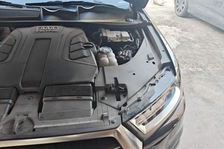 Used Audi Q7 2016 45 TFSI Technology Edition Engine Bay Left