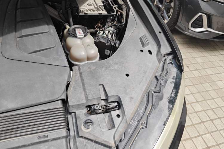 Used Audi Q7 2016 40 TFSI Comfort Model Engine Bay Left
