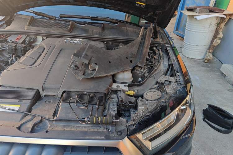 Used Audi Q7 2016 45 TFSI Technology Edition Engine Bay Left