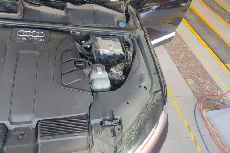 Used Audi Q7 2016 45 TFSI Technology Edition Engine Bay Left