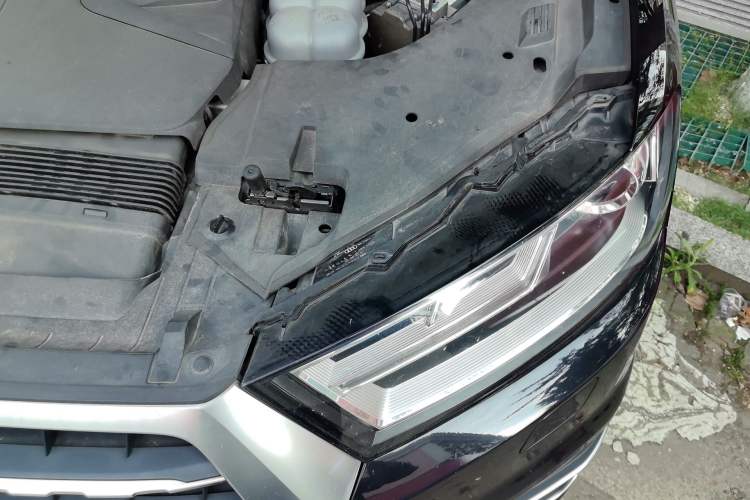 Used Audi Q7 2016 40 TFSI Comfort Model Engine Bay Left