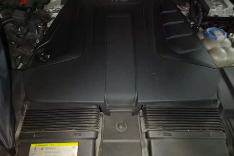 Used Audi Q7 2016 40 TFSI Comfort Model Engine Bay