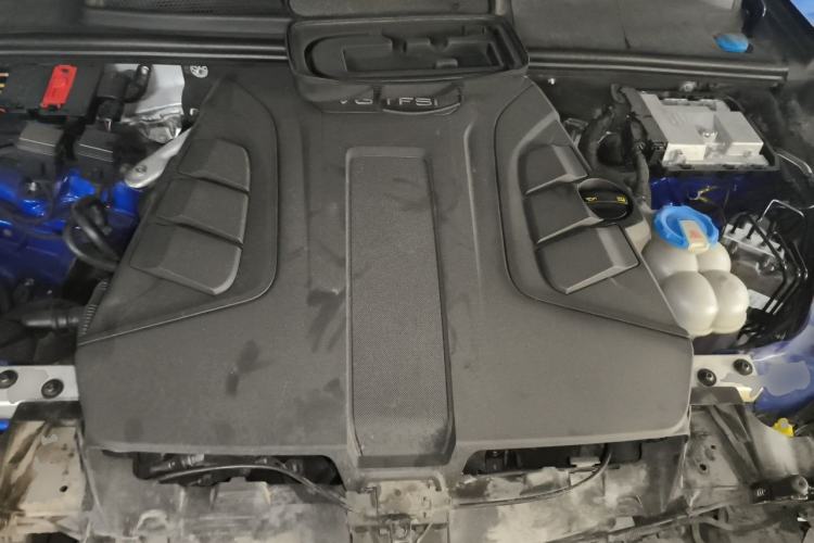 Used Audi Q7 2016 45 TFSI Technology Edition Engine Bay