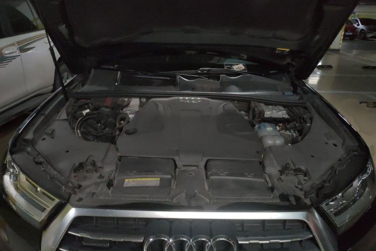 Used Audi Q7 2016 40 TFSI Comfort Model Engine Bay
