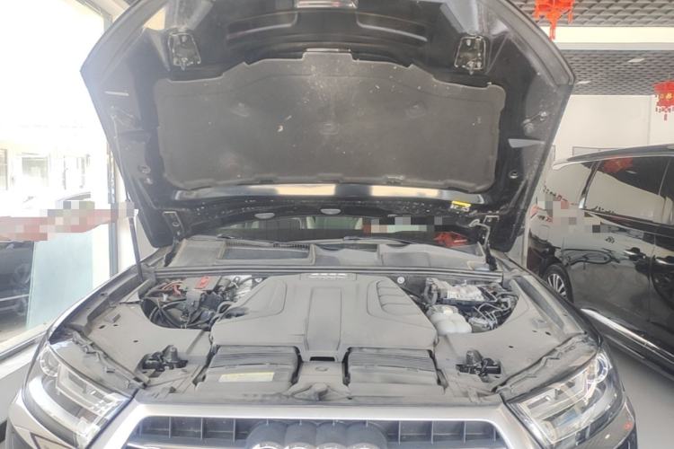 Used Audi Q7 2016 40 TFSI Comfort Model Engine Bay