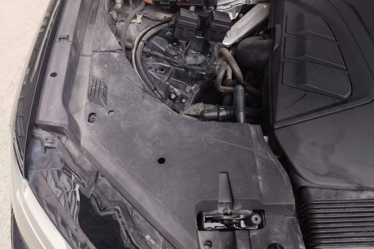 Used Audi Q7 2016 45 TFSI Technology Edition Engine Bay Right