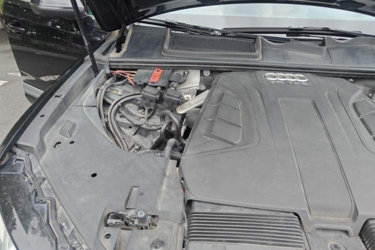 Used Audi Q7 2016 45 TFSI Technology Edition Engine Bay Right