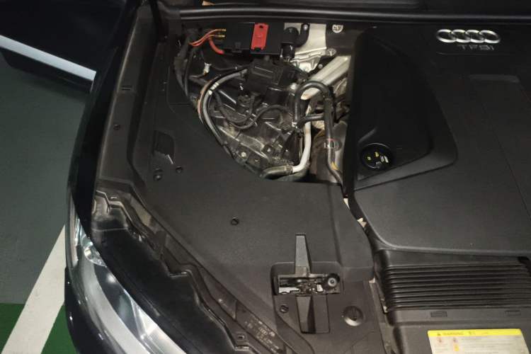 Used Audi Q7 2016 40 TFSI Comfort Model Engine Bay Right