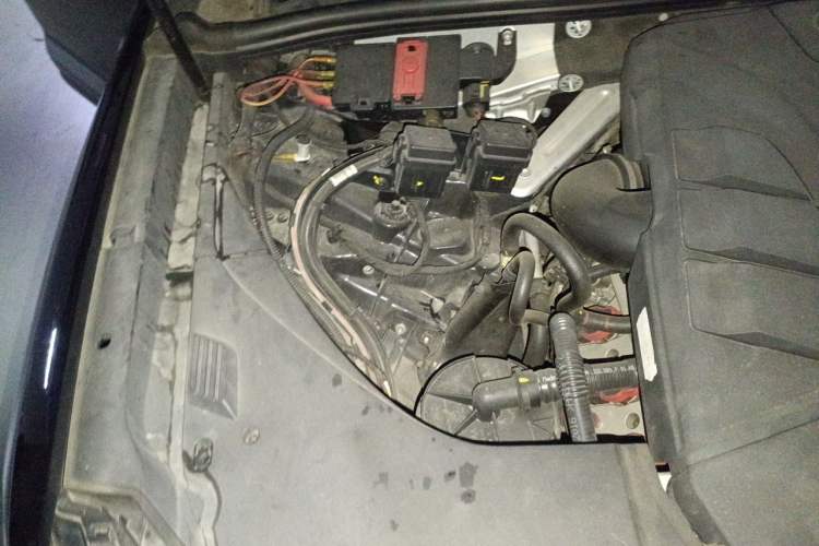 Used Audi Q7 2016 45 TFSI Technology Edition Engine Bay Right