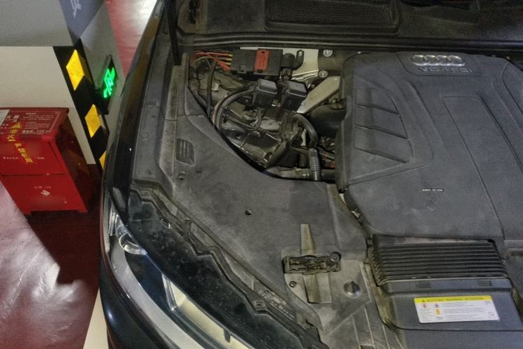 Used Audi Q7  Engine Bay Right