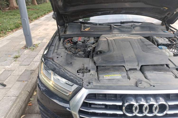 Used Audi Q7 2016 40 TFSI Comfort Model Engine Bay Right
