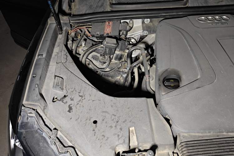 Used Audi Q7 2016 40 TFSI Comfort Model Engine Bay Right