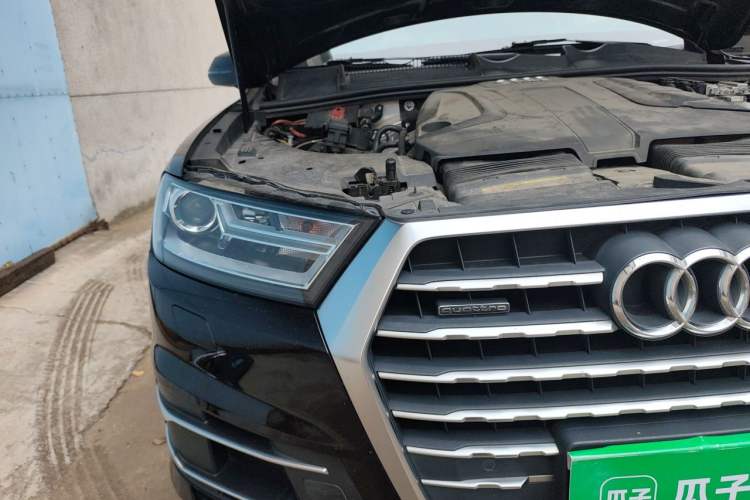 Used Audi Q7 2016 40 TFSI Comfort Model Engine Bay Right