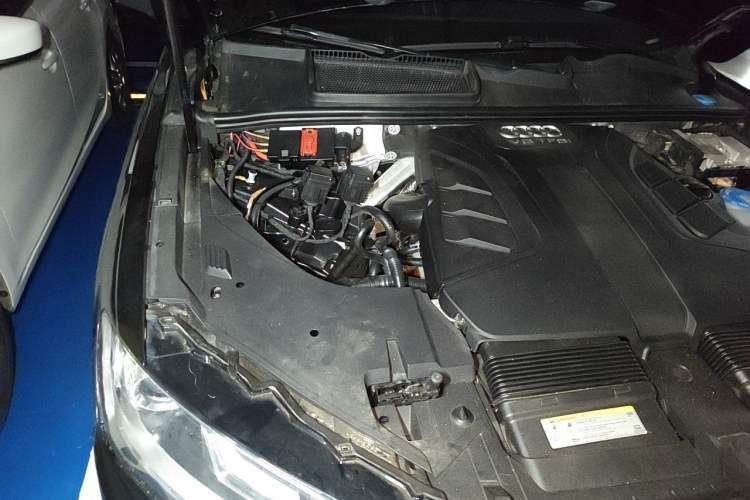 Used Audi Q7 2016 45 TFSI Technology Edition Engine Bay Right