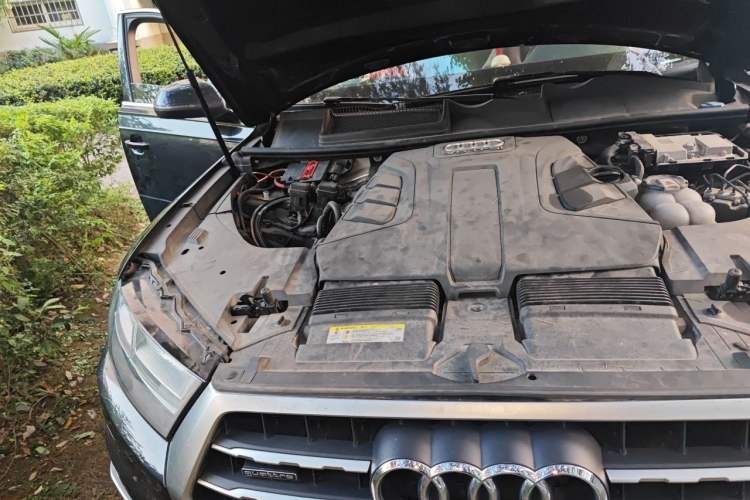Used Audi Q7 2016 45 TFSI Technology Edition Engine Bay Right