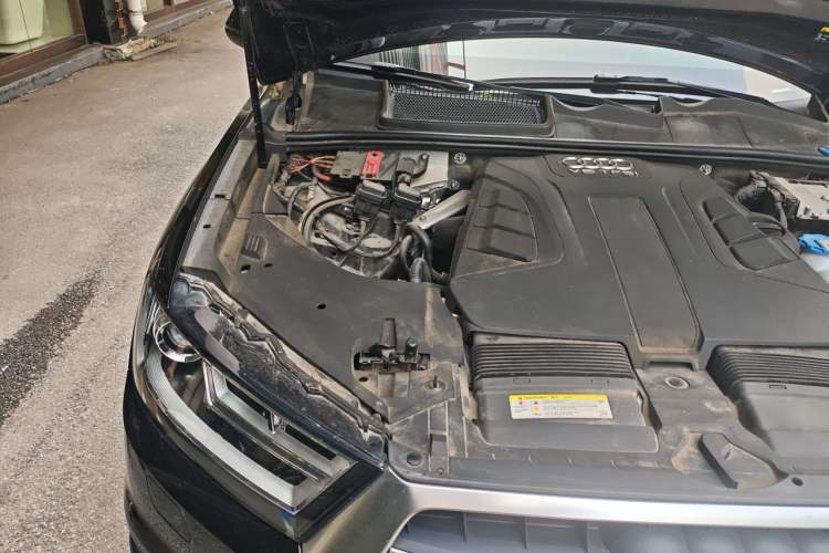 Used Audi Q7 2016 45 TFSI Technology Edition Engine Bay Right