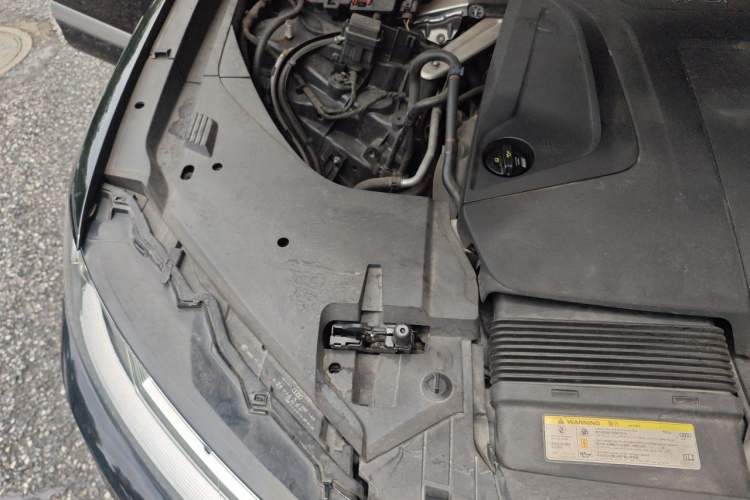 Used Audi Q7 2016 40 TFSI Comfort Model Engine Bay Right