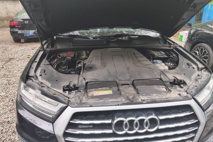 Used Audi Q7 2016 40 TFSI Comfort Model Engine Bay Right