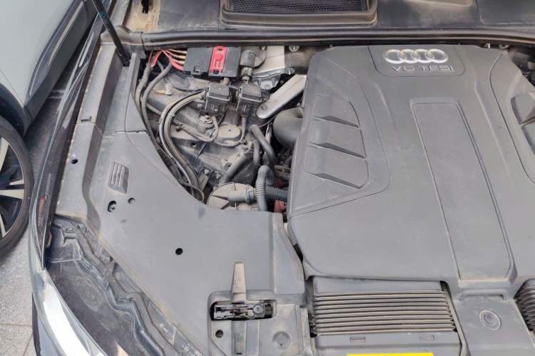 Used Audi Q7 2016 45 TFSI Technology Edition Engine Bay Right