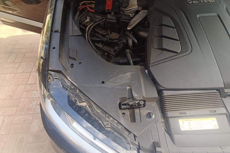 Used Audi Q7 2016 45 TFSI Technology Edition Engine Bay Right