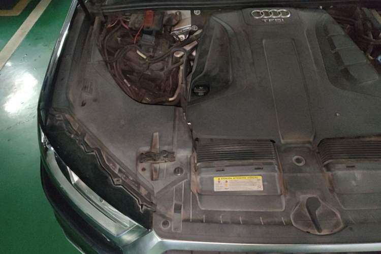 Used Audi Q7  Engine Bay Right