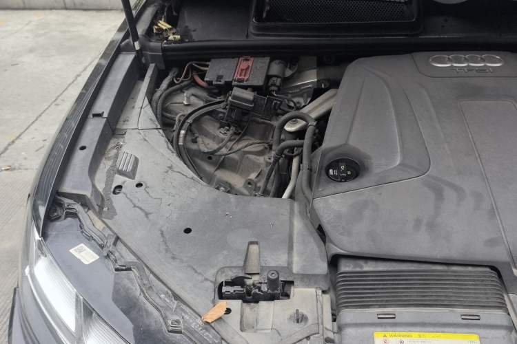 Used Audi Q7 2016 40 TFSI S line Sport Edition Engine Bay Right