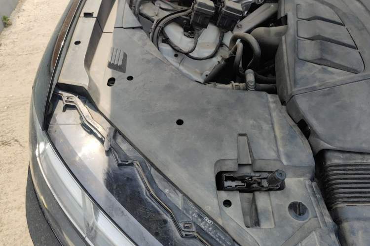 Used Audi Q7  Engine Bay Right