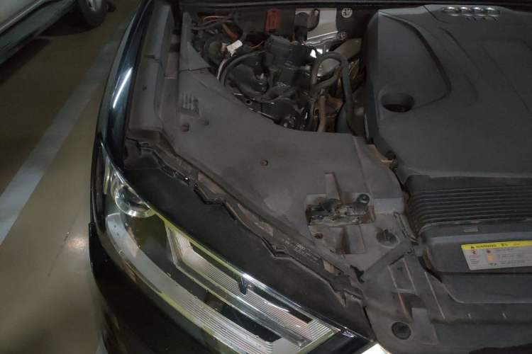 Used Audi Q7 2016 40 TFSI Comfort Model Engine Bay Right