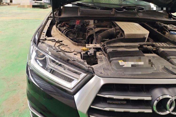 Used Audi Q7 2016 40 TFSI Comfort Model Engine Bay Right