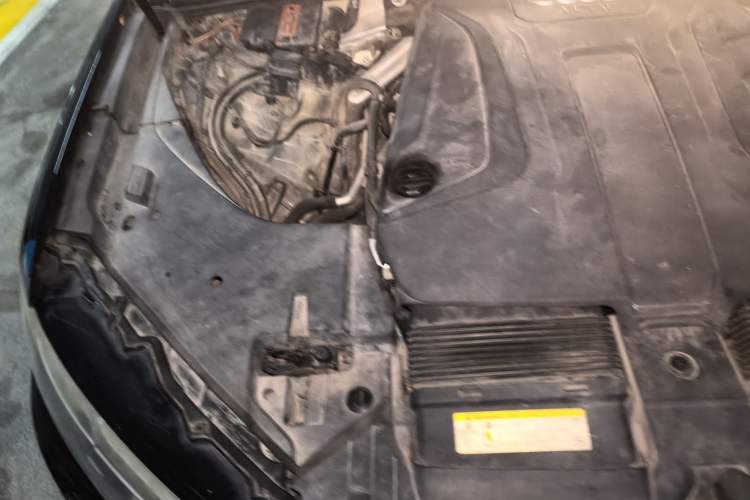 Used Audi Q7 2016 40 TFSI Comfort Model Engine Bay Right
