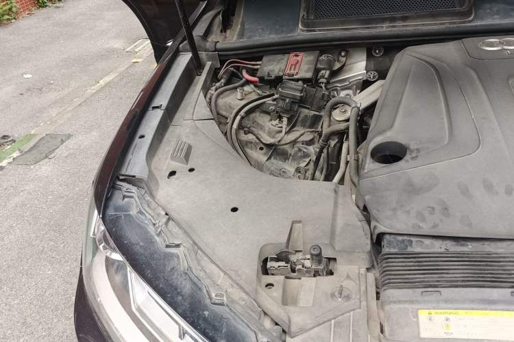 Used Audi Q7 2016 40 TFSI Comfort Model Engine Bay Right