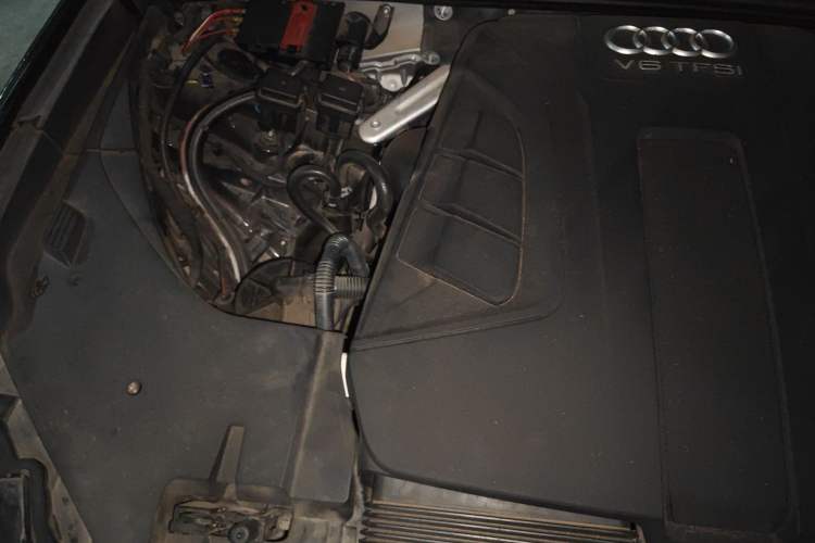 Used Audi Q7  Engine Bay Right