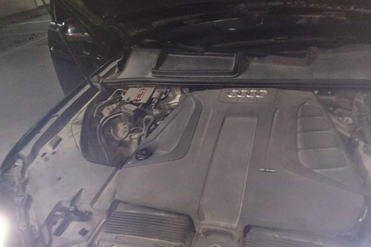 Used Audi Q7 2016 40 TFSI Comfort Model Engine Bay Right