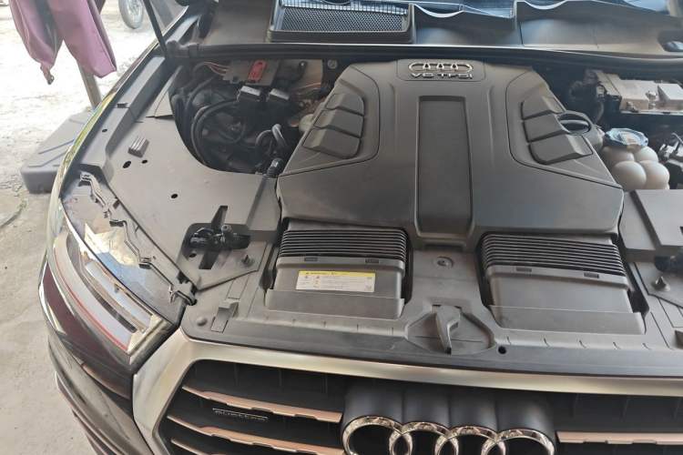 Used Audi Q7 2016 45 TFSI Technology Edition Engine Bay Right