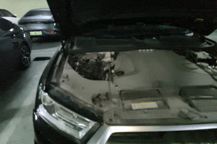 Used Audi Q7 2016 40 TFSI Comfort Model Engine Bay Right